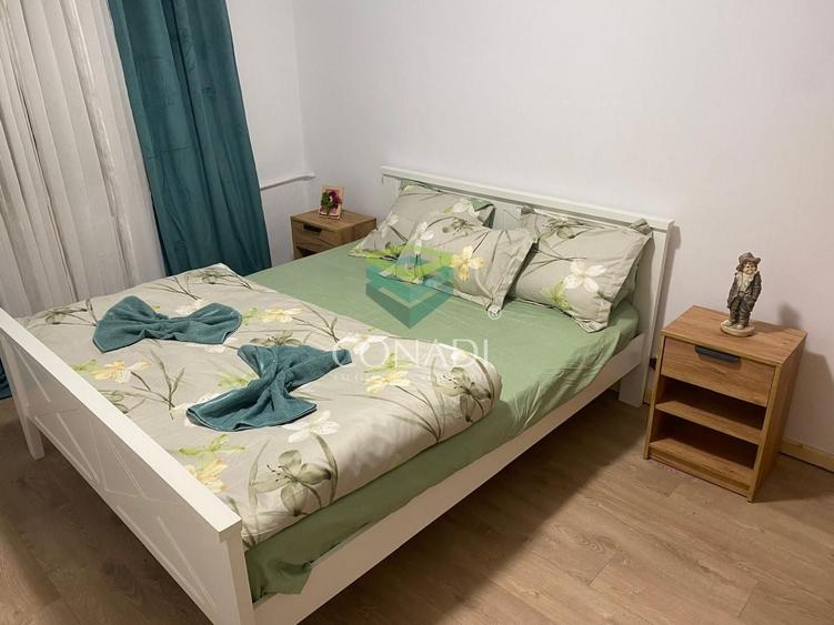 Apartament cu 3 camere semidecomandat, mobilat în Calea București