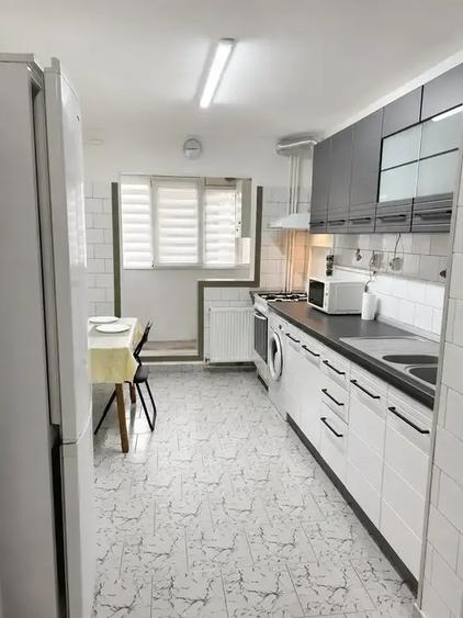 Apartament cu 4 camere semidecomandat, mobilat în Crângași