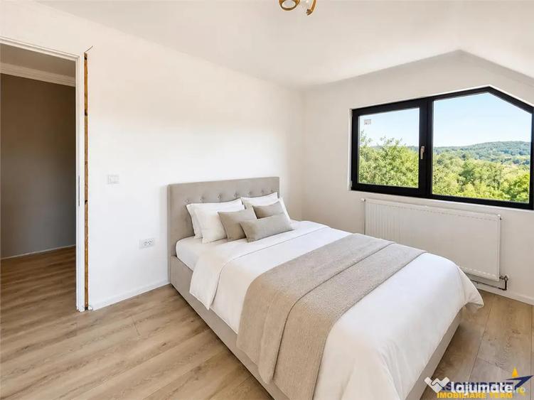 Casă cu 5 camere cu Teren 1532 Mp în Șinca