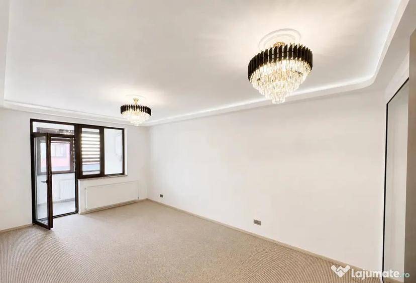 Apartament cu 3 camere decomandat în Tractorul