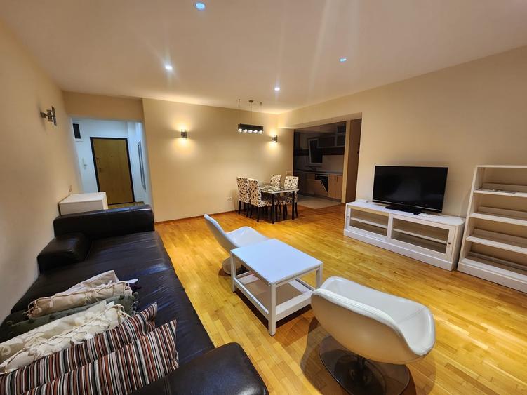 Apartament cu 3 camere semidecomandat în Herăstrău