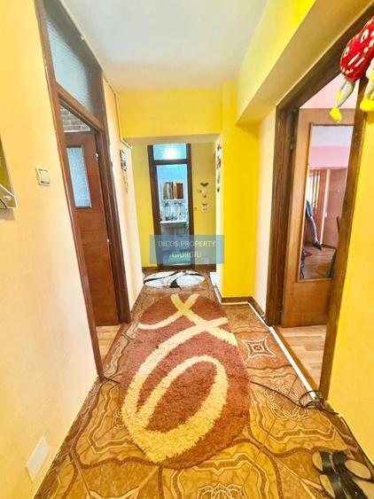 Apartament cu 3 camere decomandat în Central