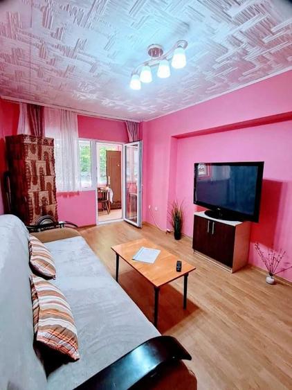 Apartament cu 3 camere decomandat în Pecinișca