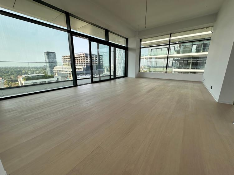 Apartament cu 4 camere semidecomandat în Floreasca