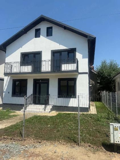 Casă cu 6 camere cu Teren 180 Mp în Lumina