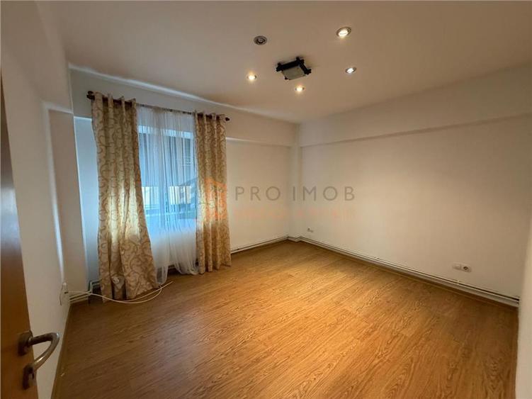 Apartament cu 4 camere decomandat, mobilat în 1 Decembrie