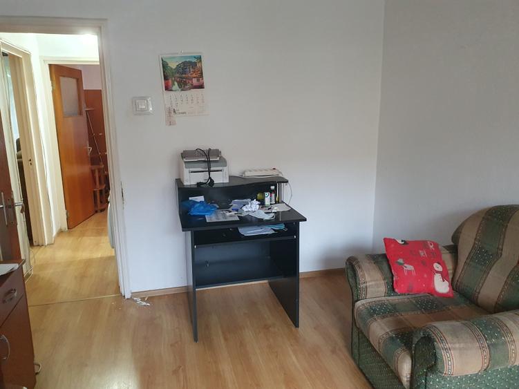 Apartament cu 3 camere semidecomandat în Drumul Taberei