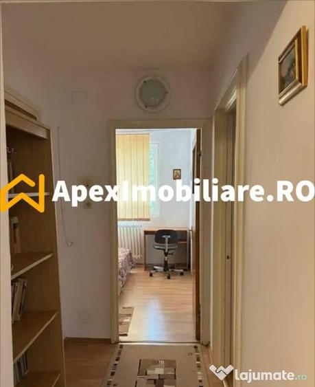 Apartament cu 3 camere decomandat în Drumul Taberei