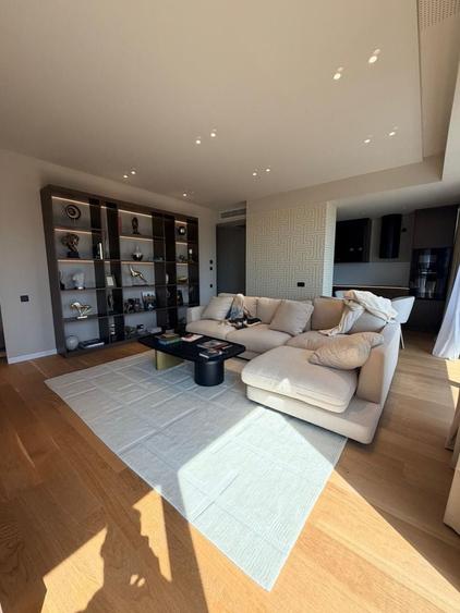 Apartament cu 3 camere semidecomandat în Herăstrău