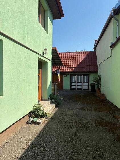Casă cu 4 camere cu Teren 270 Mp în Central