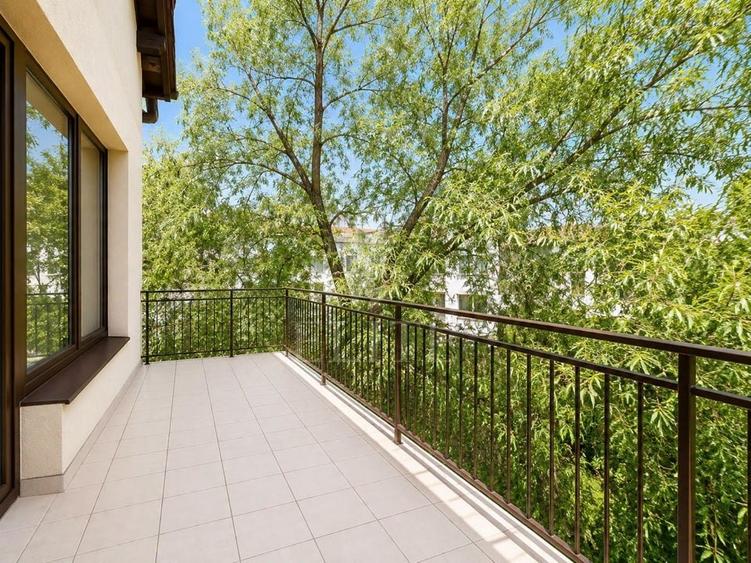 Apartament cu 3 camere semidecomandat în Andrei Mureșanu