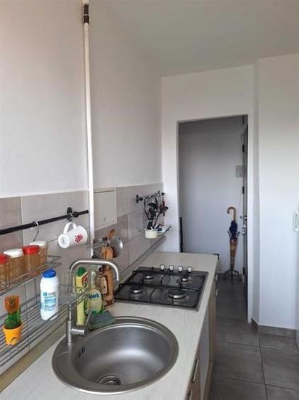 Apartament cu 2 camere semidecomandat, mobilat în Calea București