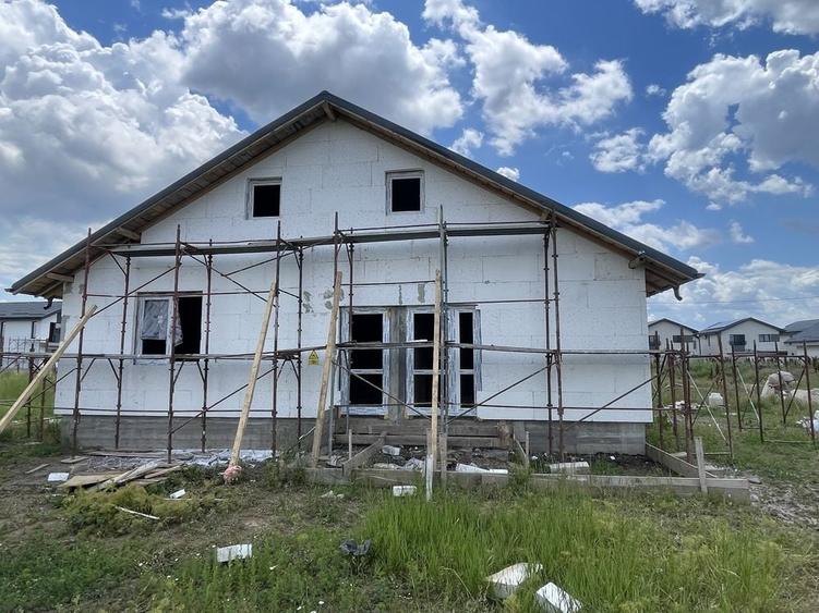 Casă cu 4 camere în Pantelimon