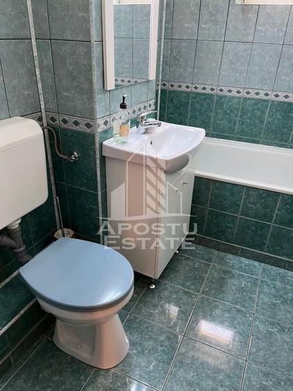 Apartament cu 3 camere decomandat, mobilat în Lunei