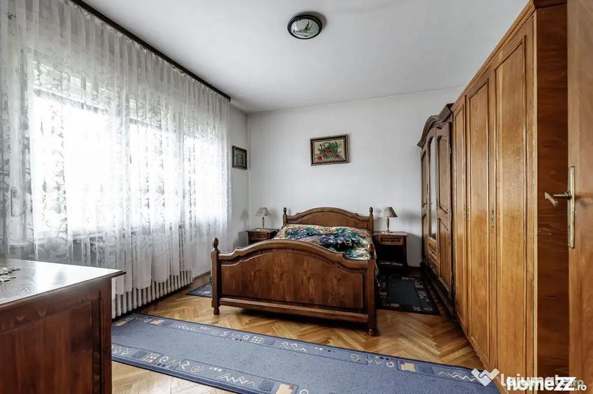 Casă cu 8 camere cu Canalizare în Nord