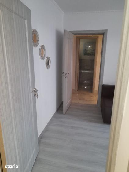 Apartament cu 3 camere în Tineretului