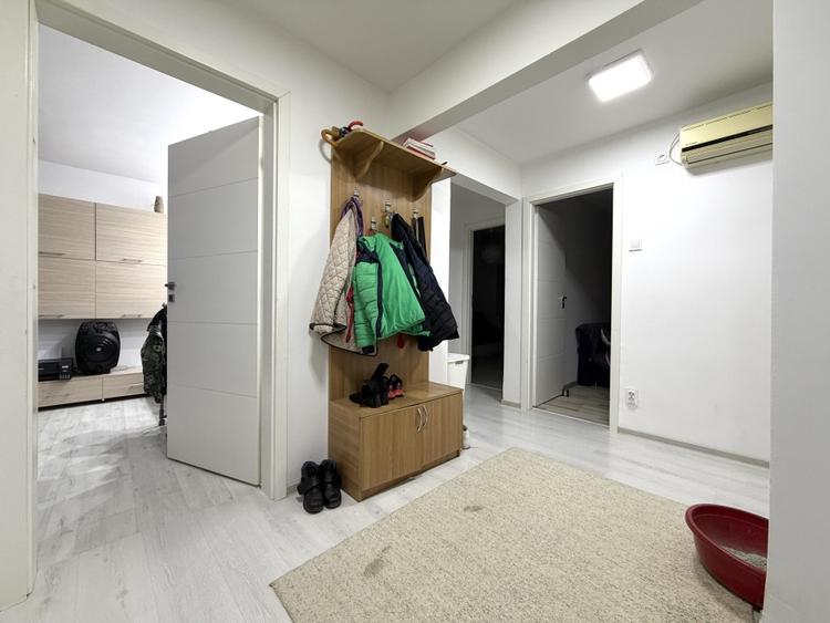 Apartament cu 4 camere decomandat, mobilat în Lipovei