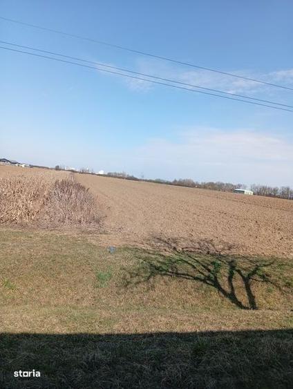 Teren de 6300 mp, în Apa