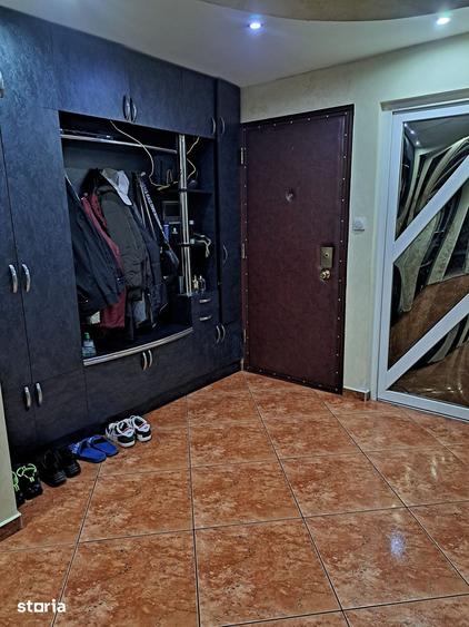 Apartament cu 3 camere în Decebal