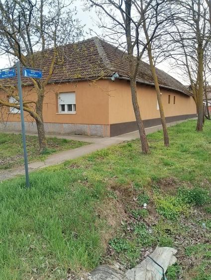 Casă cu 3 camere în Macea