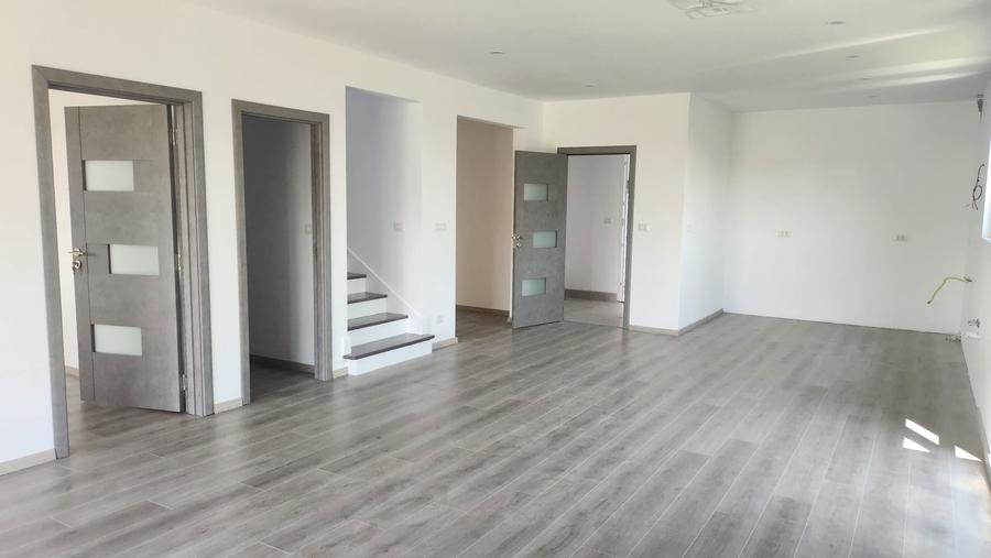Casă cu 5 camere cu Garaj în Fântânele (Hemeiuș)
