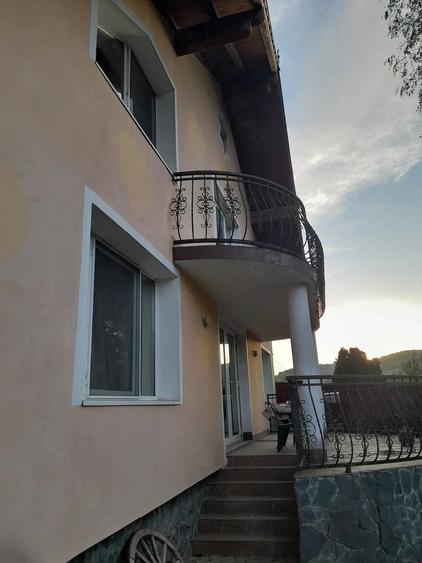 Casă cu Teren 470 Mp în Bărdești