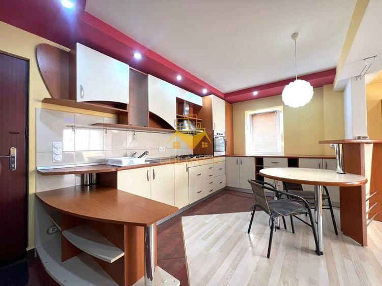 Apartament cu 3 camere semidecomandat în Central