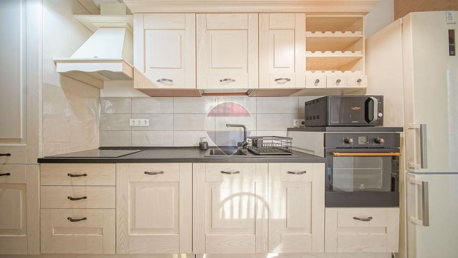 Apartament cu 3 camere decomandat, mobilat în Tractorul