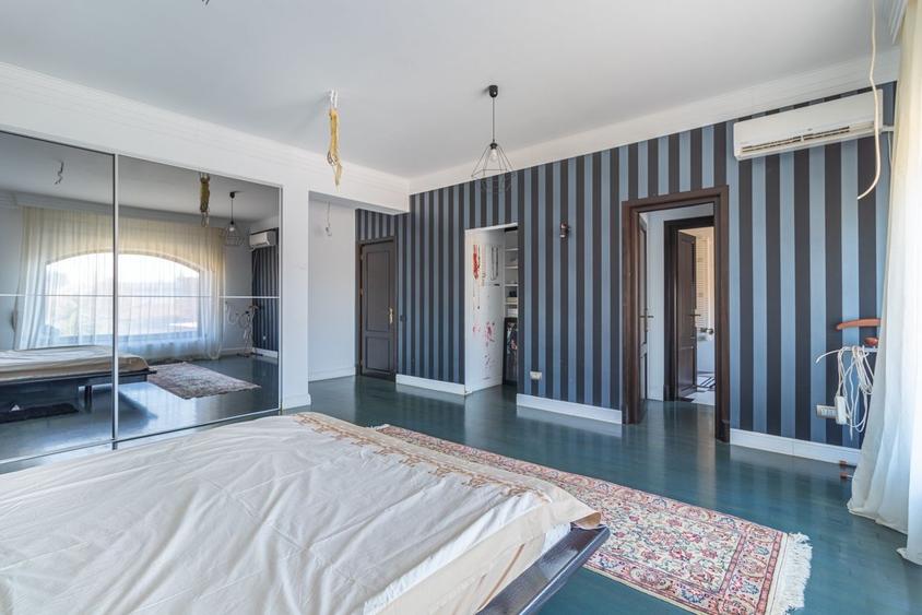 Casă individuală cu 11 camere cu Piscina în Central