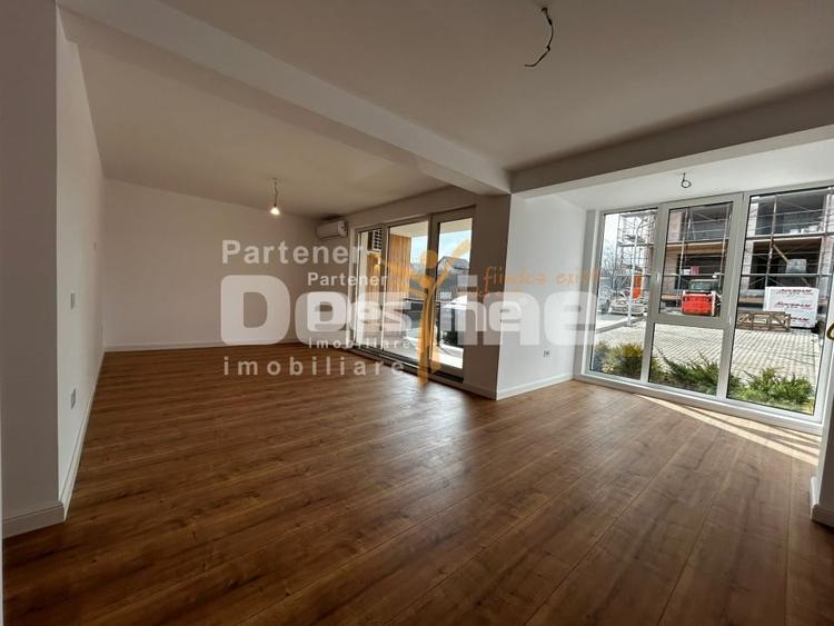 Apartament cu 3 camere decomandat în Rediu