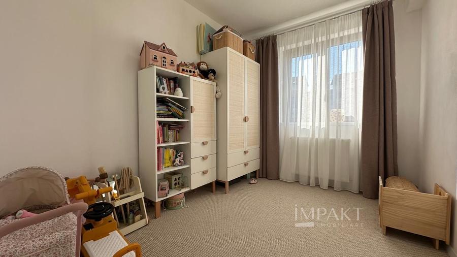 Apartament cu 3 camere semidecomandat, mobilat în Borhanci
