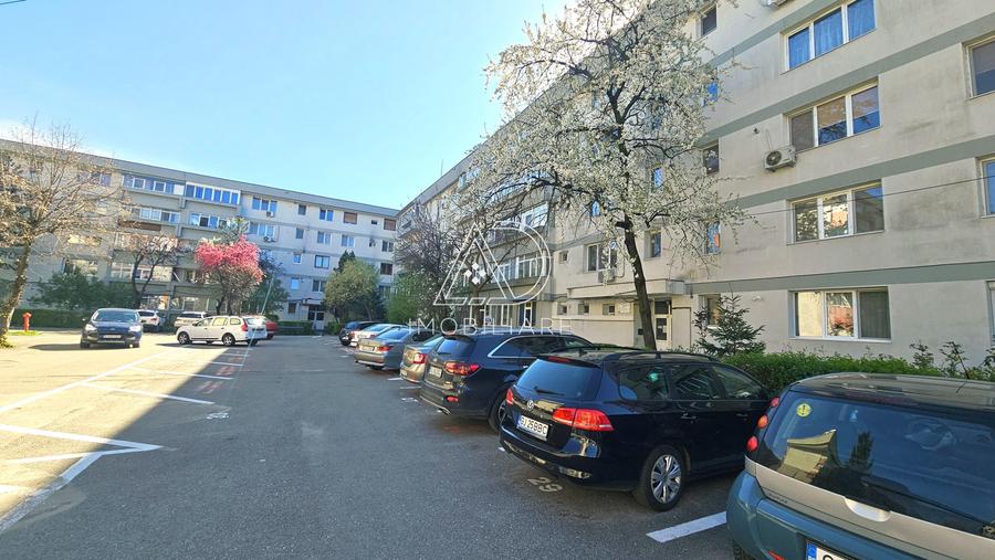 Apartament cu 3 camere decomandat în Central