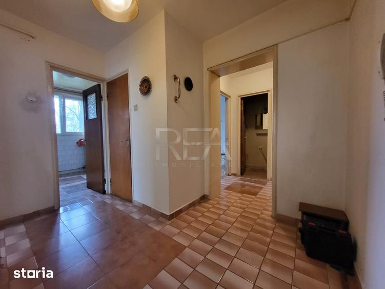 Apartament cu 4 camere semidecomandat în Sălăjan