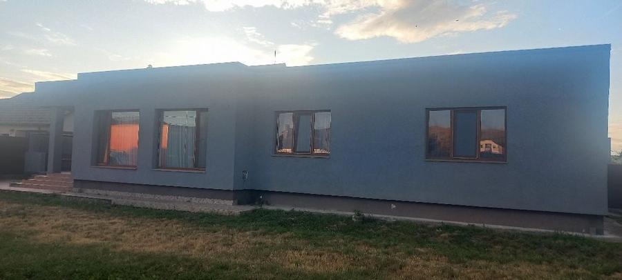 Casă cu 3 camere în Dezmir
