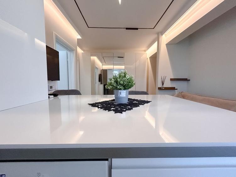 Apartament cu 2 camere semidecomandat, mobilat în Central