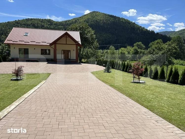 Casă cu 5 camere cu Teren 3000 Mp în Mălini