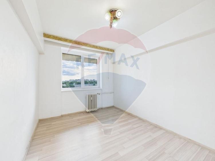 Apartament cu 3 camere decomandat în Giurgiului