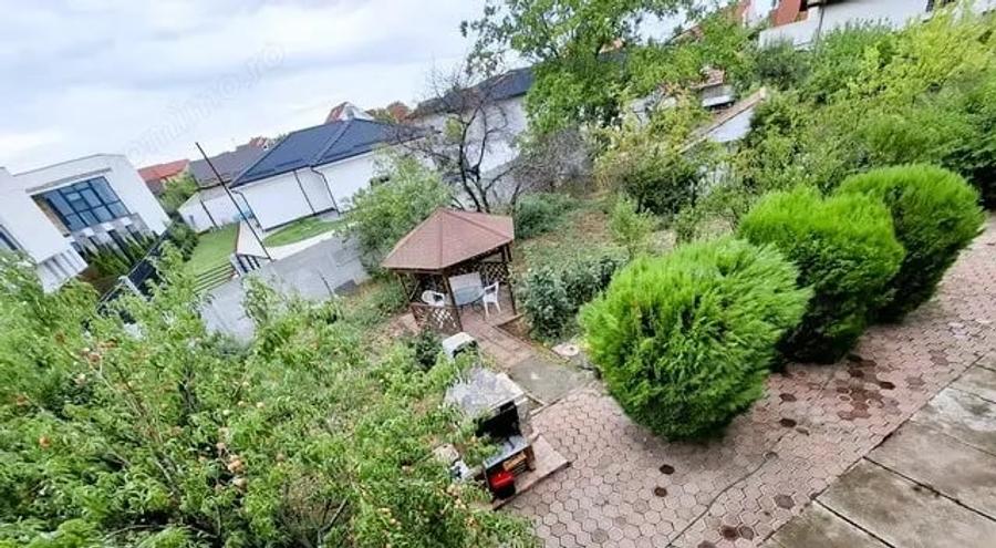 Casă cu 6 camere cu Teren 3150 Mp în Central