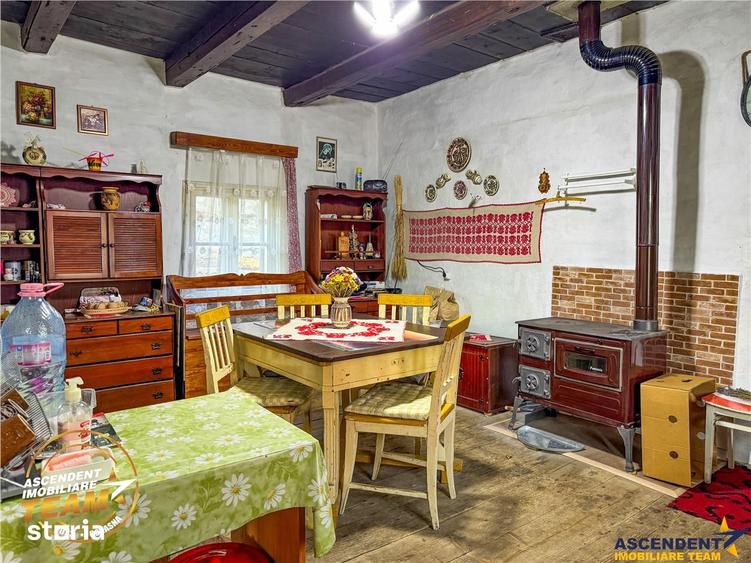 Casă cu 2 camere cu Teren 2989 Mp în Zagon