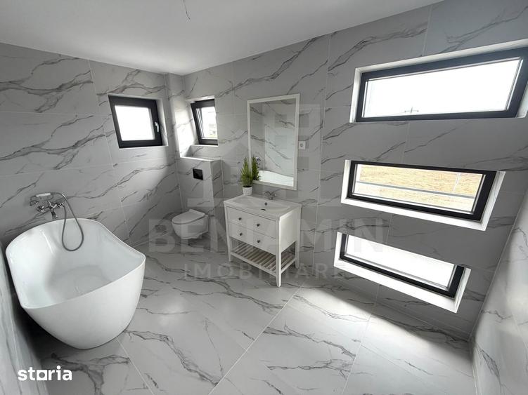 Casă cu 5 camere cu Teren 301 Mp în Cârcea