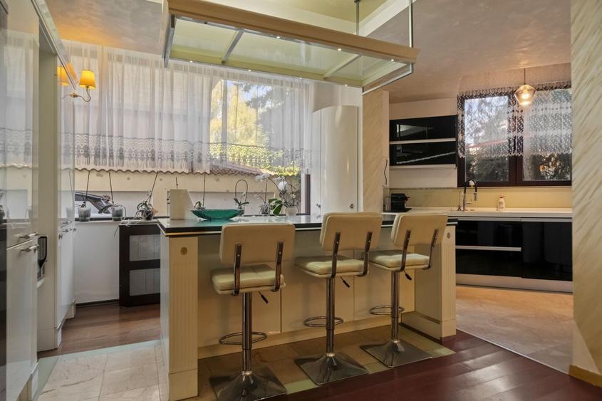 Duplex cu 5 camere cu Canalizare în Central