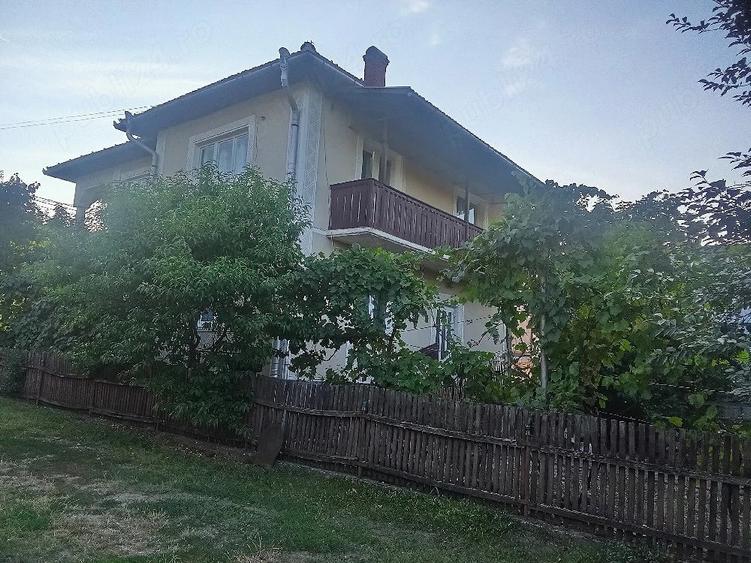 Casă cu Teren 2000 Mp în Central