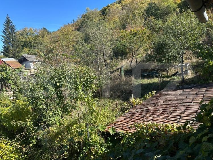 Casă individuală cu 9 camere cu Canalizare în Central