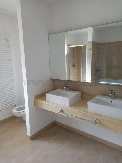Casă individuală cu 6 camere cu Canalizare în Pipera