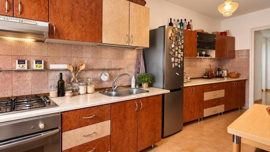 Apartament cu 4 camere decomandat, mobilat în Cișmigiu