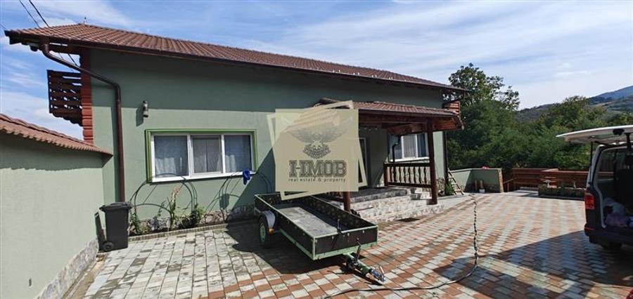 Casă individuală cu 7 camere cu Teren 558 Mp în Rășinari