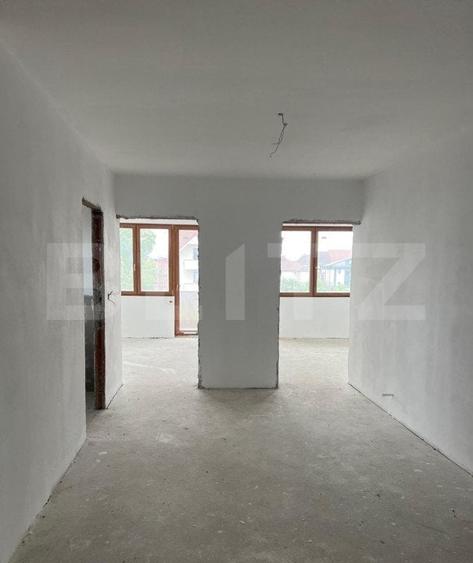 Apartament cu 3 camere semidecomandat în Careiului