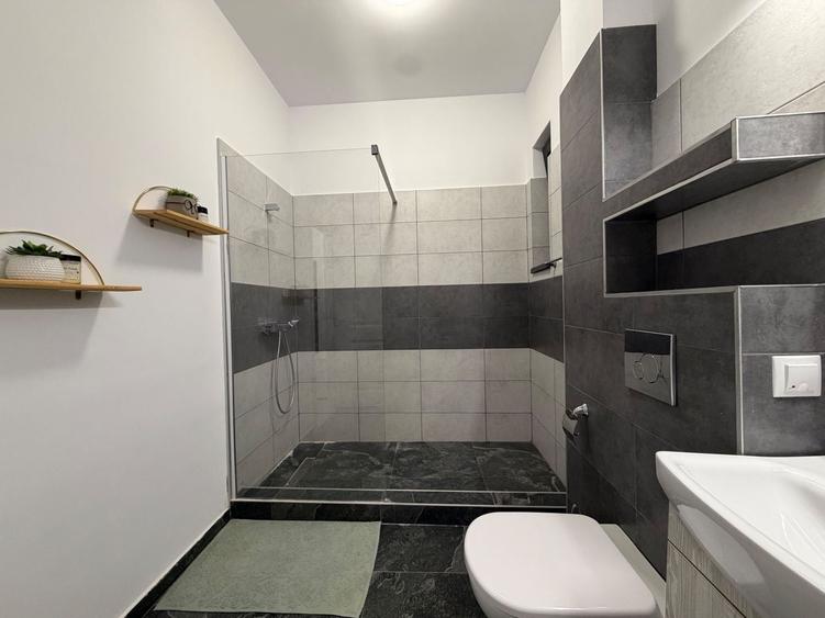 Apartament cu 2 camere decomandat, mobilat în Central