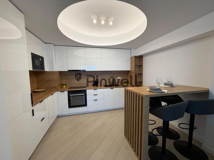 Apartament cu 3 camere semidecomandat, mobilat în Pipera