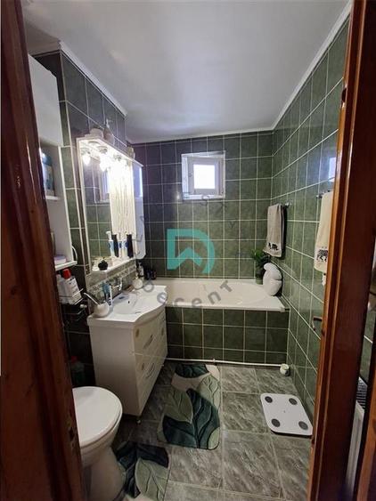 Apartament cu 3 camere decomandat în Astra